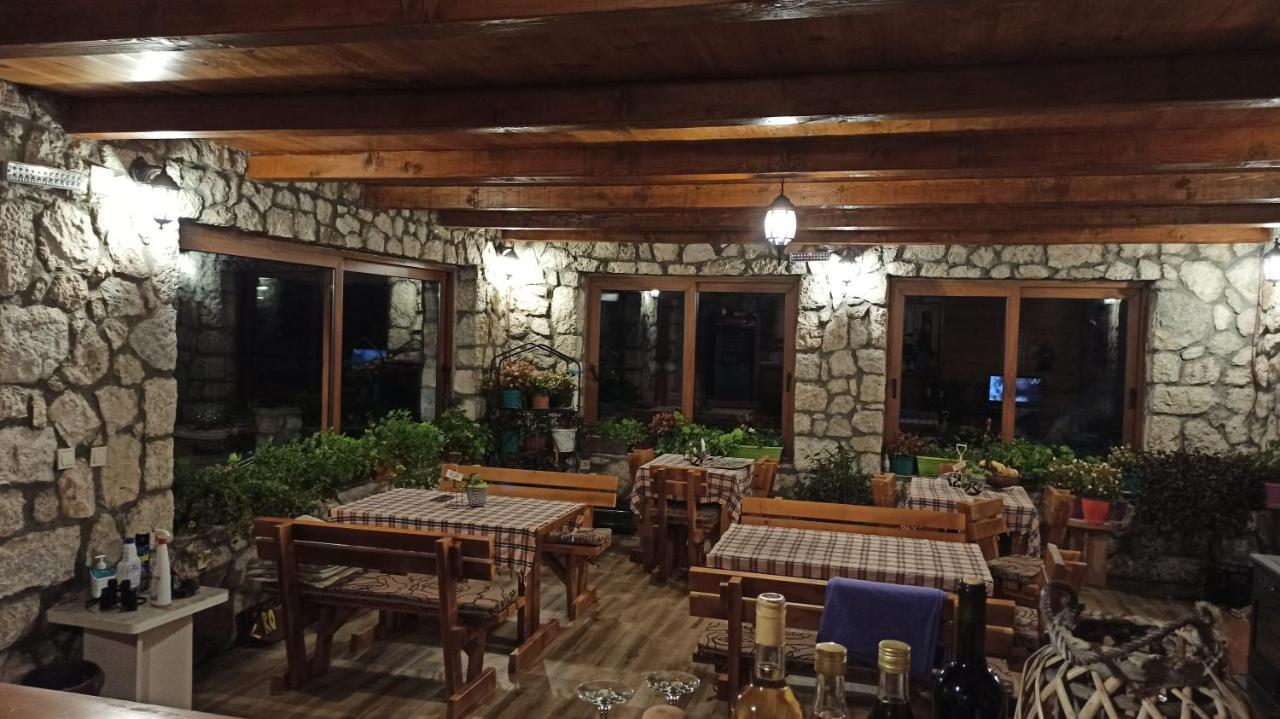 Village House - Novak Rijecani Rijeka Crnojevića Kültér fotó