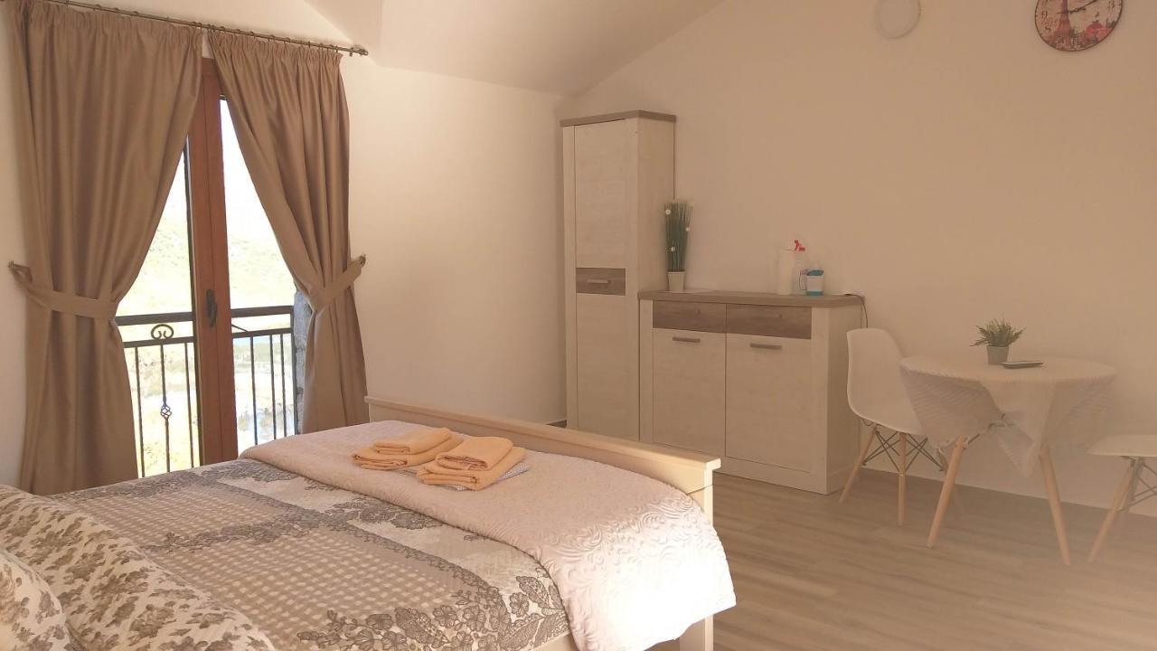 Village House - Novak Rijecani Rijeka Crnojevića Kültér fotó