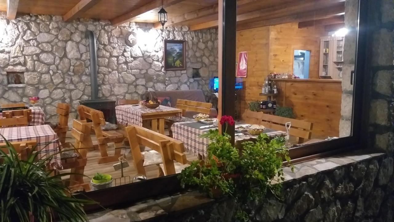 Village House - Novak Rijecani Rijeka Crnojevića Kültér fotó